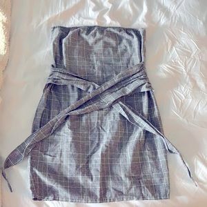 Fashion nova  strapless dress with back zipper!